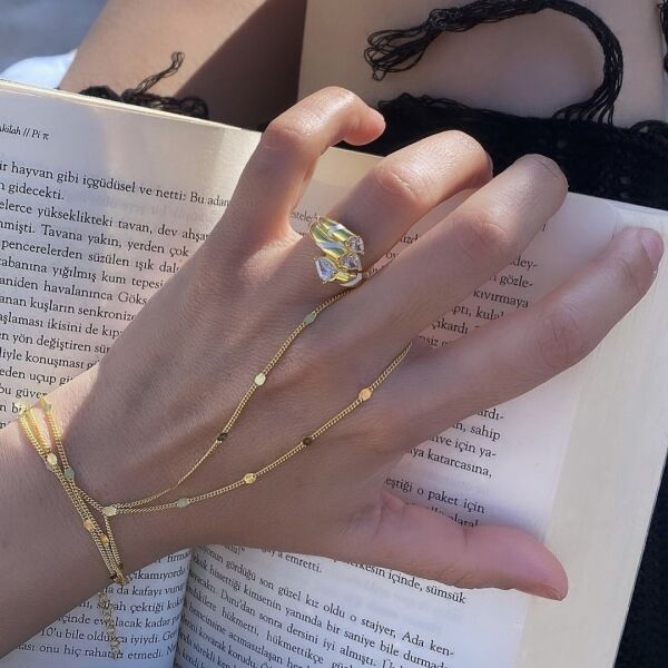 Üç Sıra Bileklikli Şahmeran