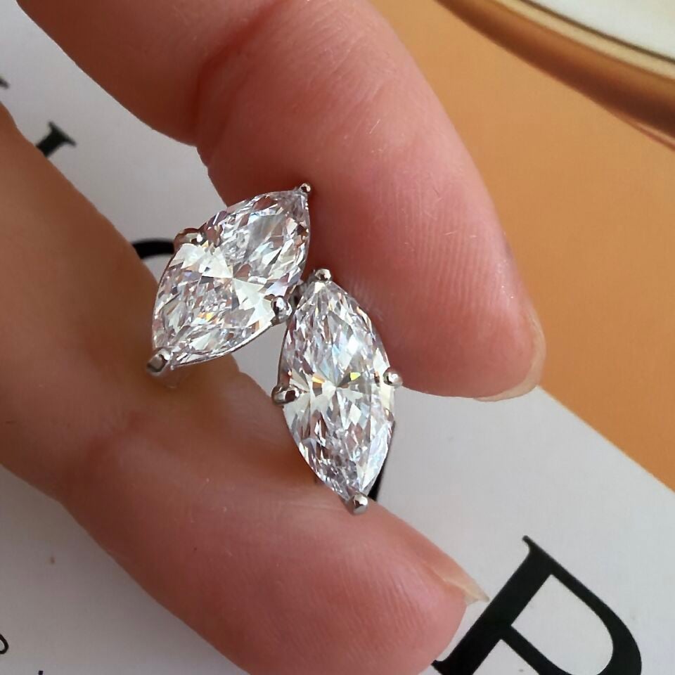 Markiz Taşlı İngiliz Kilit Sistemli Halka Küpe